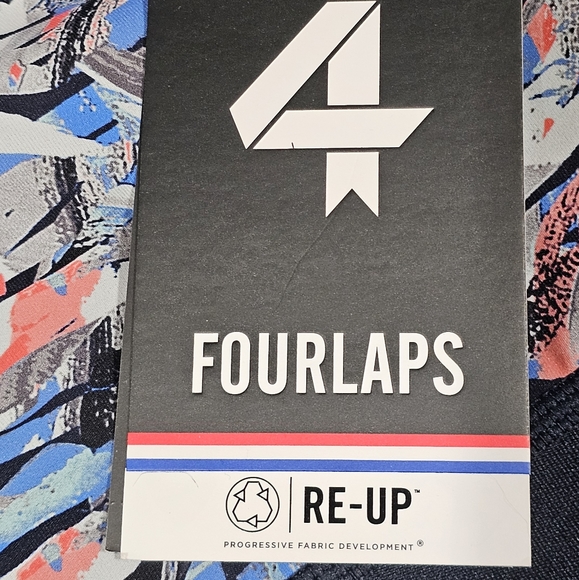 4 Laps Circuit Sports Bra In Confetti Camo Blue Size S NWT MSRP $58 - Picture 7 of 11